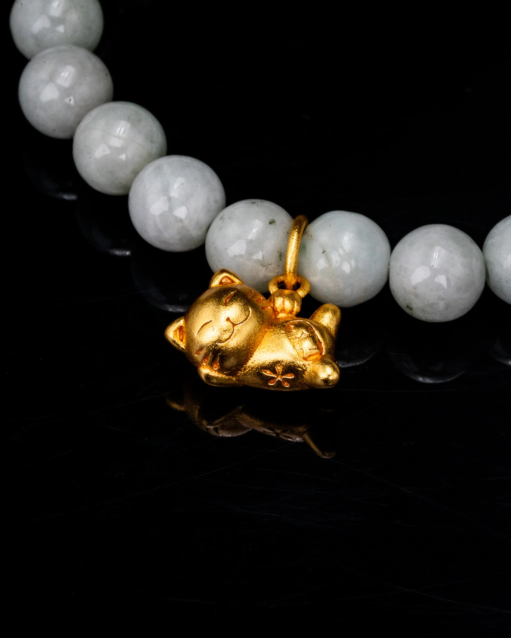 Gold Sleeping Lucky Cat White Beaded Jade Bracelet